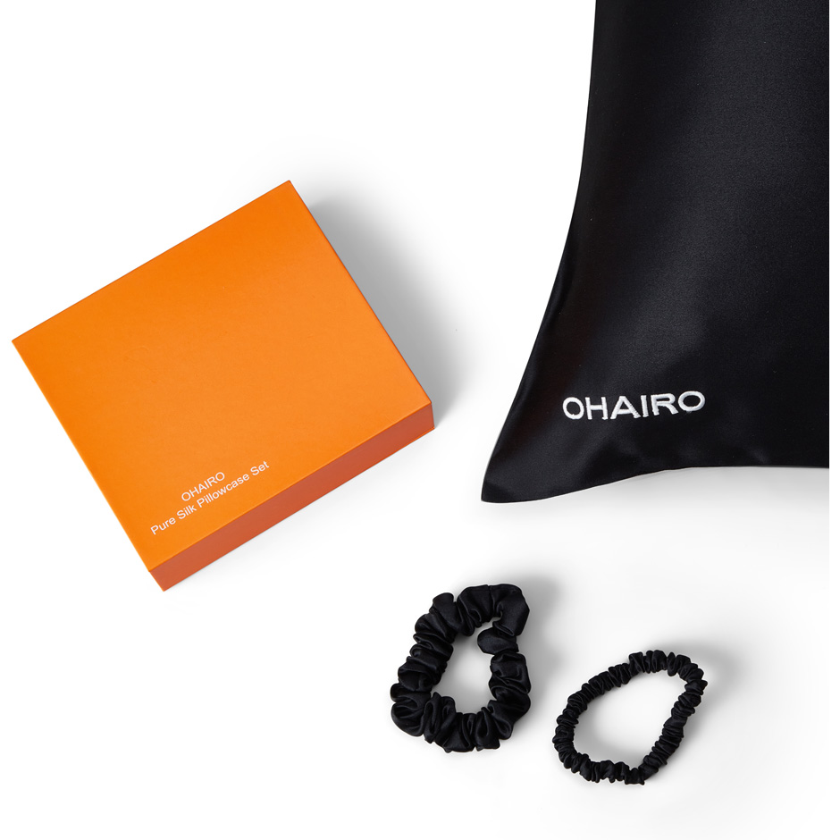 Bilde av Ohairo Pure Silk Pillow Case Set 1 Pillowcase + 2 Silk Scrunchies Black